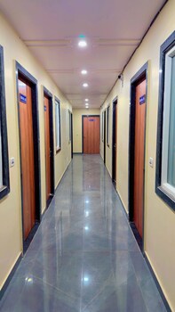 Hotel Shri Ji Nikunj Vrindavan,,3 star