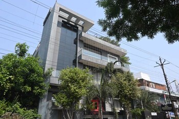 hotel kingston house lucknow