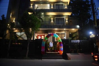 hotel kingston house lucknow