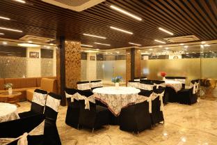 royal raven hotel and banquet