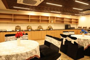royal raven hotel and banquet