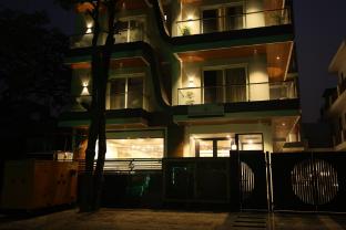 royal raven hotel and banquet