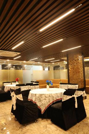 royal raven hotel and banquet