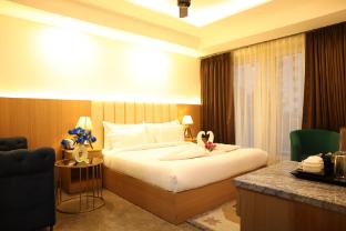 royal raven hotel and banquet