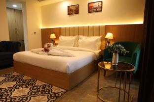 royal raven hotel and banquet