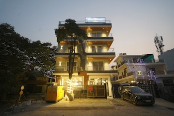 royal raven hotel and banquet