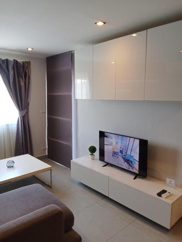 well located condo 1 br t1 nv 203