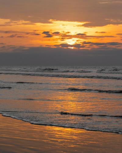golden sands by the bay resorts