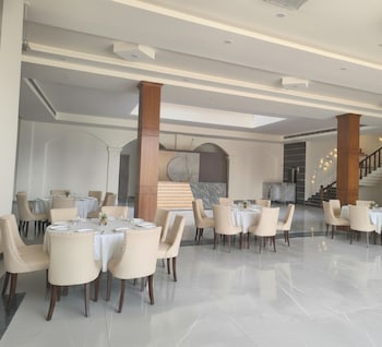 evergreen resort and spa the lychee