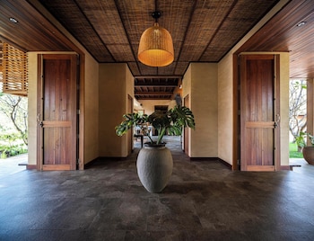 nachan the antique courtyard