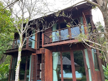 nachan the antique courtyard