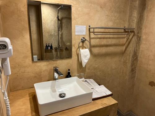 nachan the antique courtyard