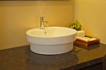 Holiday Ranakpur,,3 star