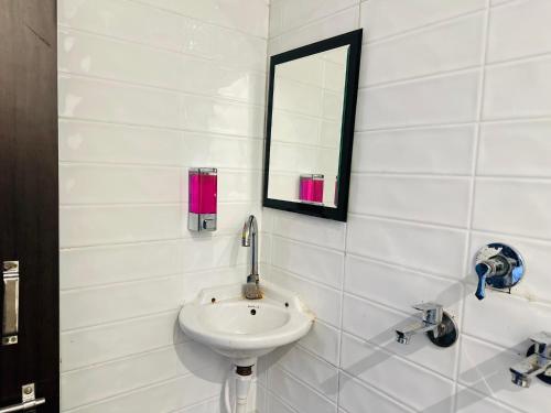 hotel airport residency