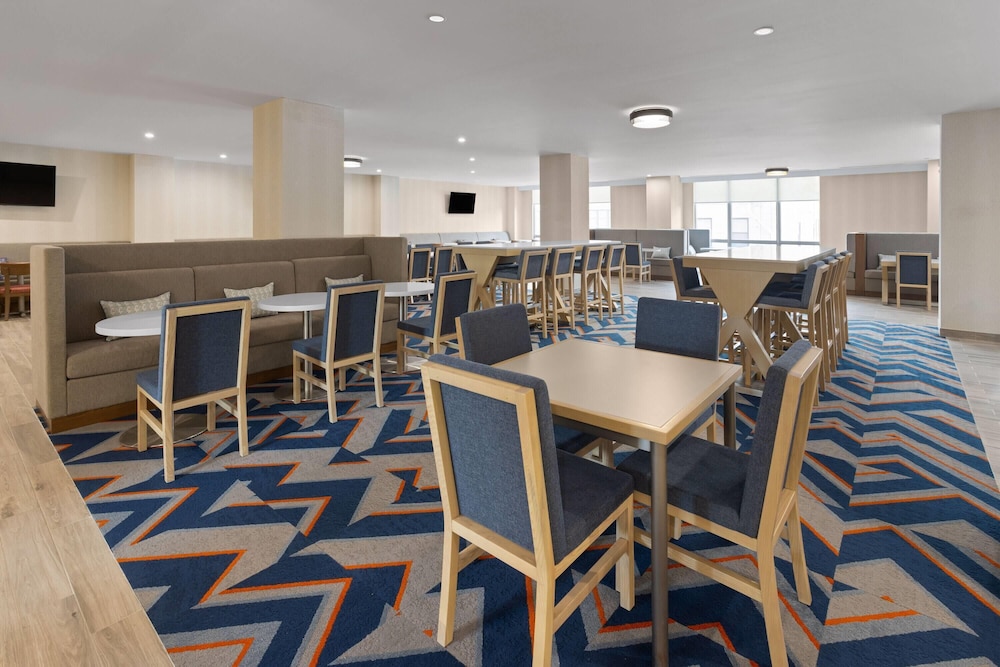 la quinta inn and suites by wyndham jamaica nyc jfk airtrain