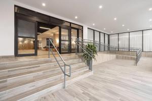 la quinta inn and suites by wyndham jamaica nyc jfk airtrain