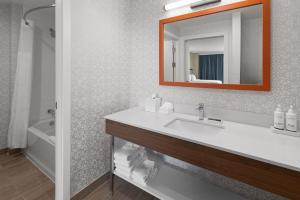 la quinta inn and suites by wyndham jamaica nyc jfk airtrain
