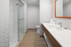 la quinta inn and suites by wyndham jamaica nyc jfk airtrain
