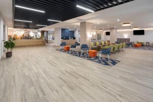 la quinta inn and suites by wyndham jamaica nyc jfk airtrain