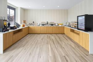 la quinta inn and suites by wyndham jamaica nyc jfk airtrain