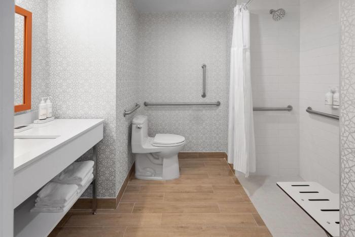la quinta inn and suites by wyndham jamaica nyc jfk airtrain