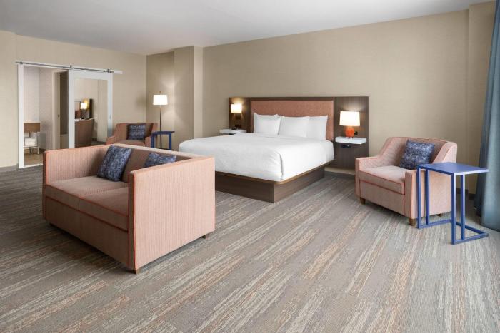 la quinta inn and suites by wyndham jamaica nyc jfk airtrain