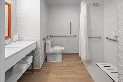 la quinta inn and suites by wyndham jamaica nyc jfk airtrain