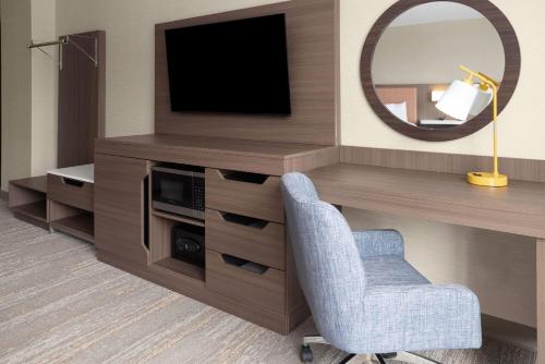 la quinta inn and suites by wyndham jamaica nyc jfk airtrain