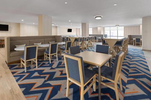 la quinta inn and suites by wyndham jamaica nyc jfk airtrain