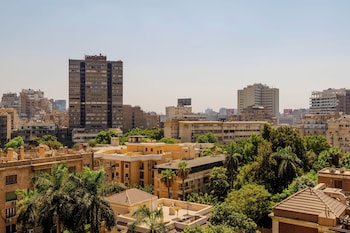Brasbell Zamalek Chroma Central Location,16-12 Mohammed Maraashly,2 star