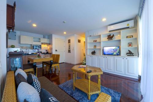 2 bedroom in prime location bsrs