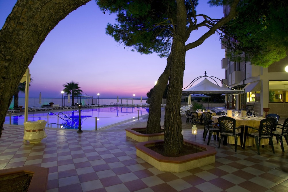 hotel ara solis