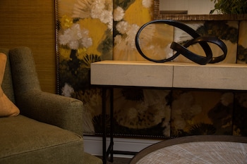 The Falcon Hotel,,4 star