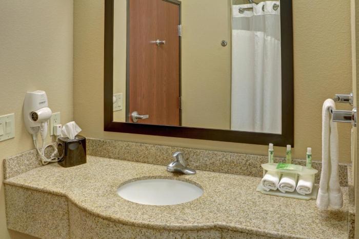 holiday inn express hotel and suites texarkana east by ihg