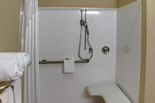 holiday inn express hotel and suites texarkana east by ihg