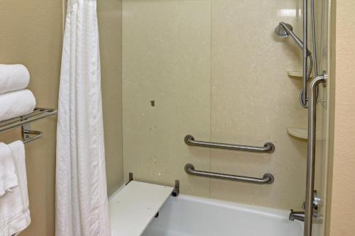 holiday inn express hotel and suites texarkana east by ihg