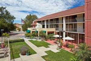 La Quinta Inn & Suites By Wyndham Thousand Oaks-Newbury Park,Los Angeles>>Chatsworth,3 star