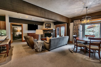 Luxury Three Bedroom Suite With Two Hot Tubs 3 Apartment Hotel By Redawning,7700 Stein Way,4 star