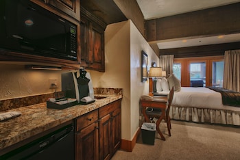 Luxury Three Bedroom Suite With Two Hot Tubs 3 Apartment Hotel By Redawning,7700 Stein Way,4 star