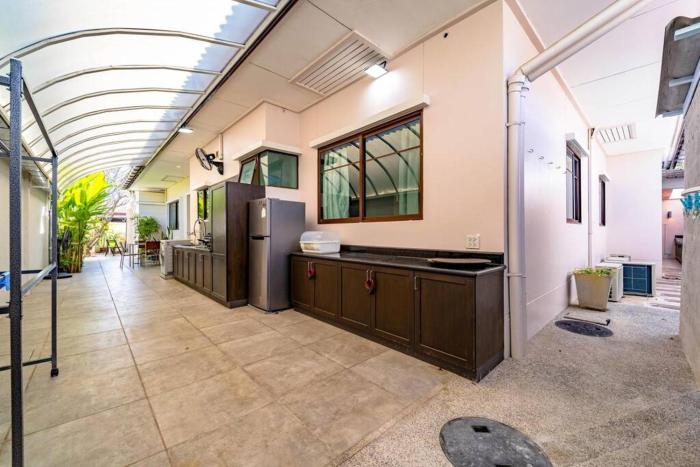 3 br pool villa in great location bub