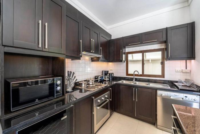3 br pool villa in great location bub