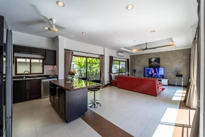 3 br pool villa in great location bub