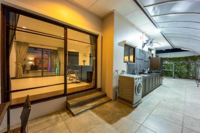 3 br pool villa in great location bub