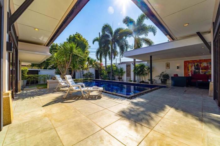 3 br pool villa in great location bub