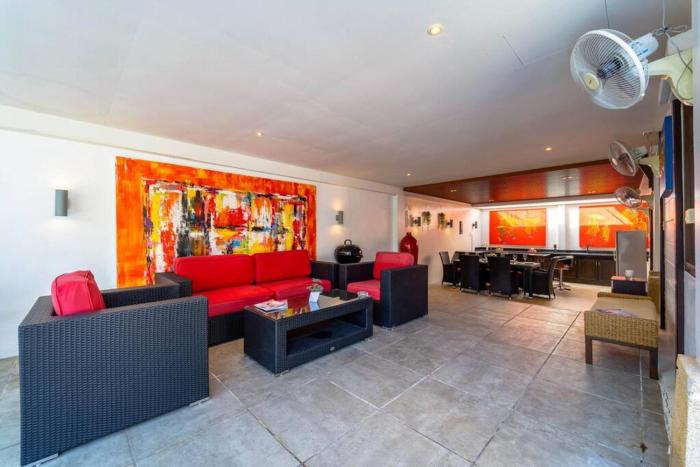 3 br pool villa in great location bub