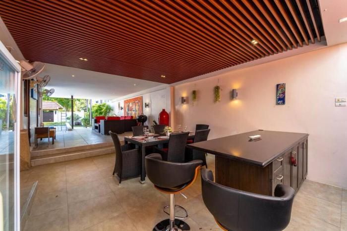 3 br pool villa in great location bub
