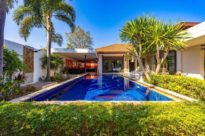 3 br pool villa in great location bub