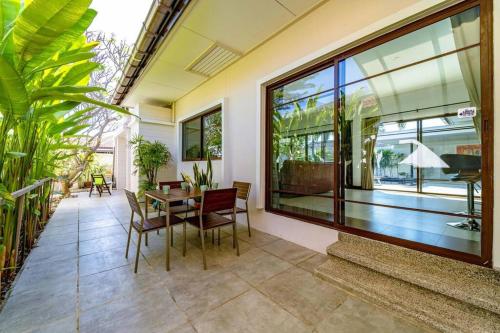 3 br pool villa in great location bub
