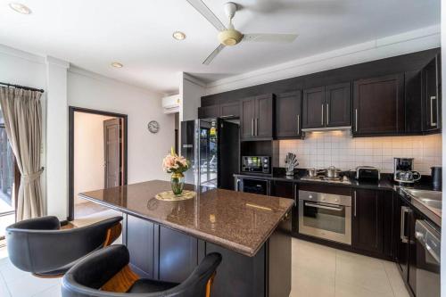 3 br pool villa in great location bub