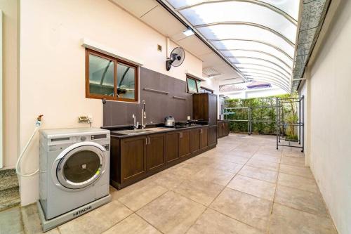 3 br pool villa in great location bub